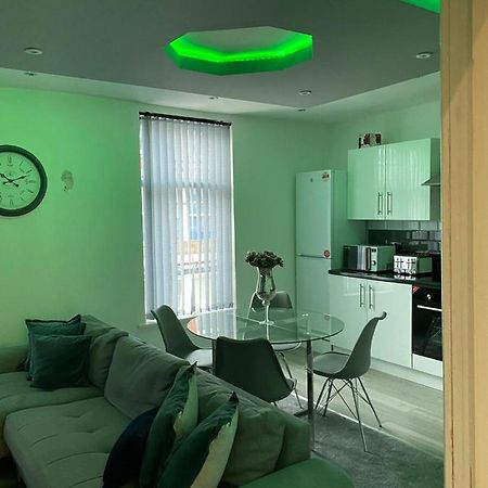 Ali'S Holiday Apartments F3 Блекпул Екстериор снимка